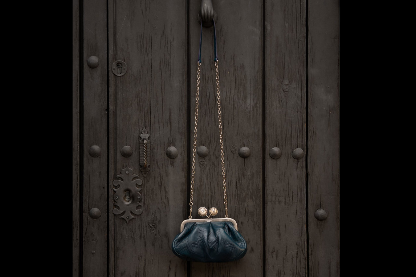 Weekend Max Mara: ART DIRECTION TEAM: Macs Iotti,  Giulia Capresi PHOTO/VIDEO TEAM: Loic Prigent, Adrien Privat, Clément Duché LOCATION: Granada